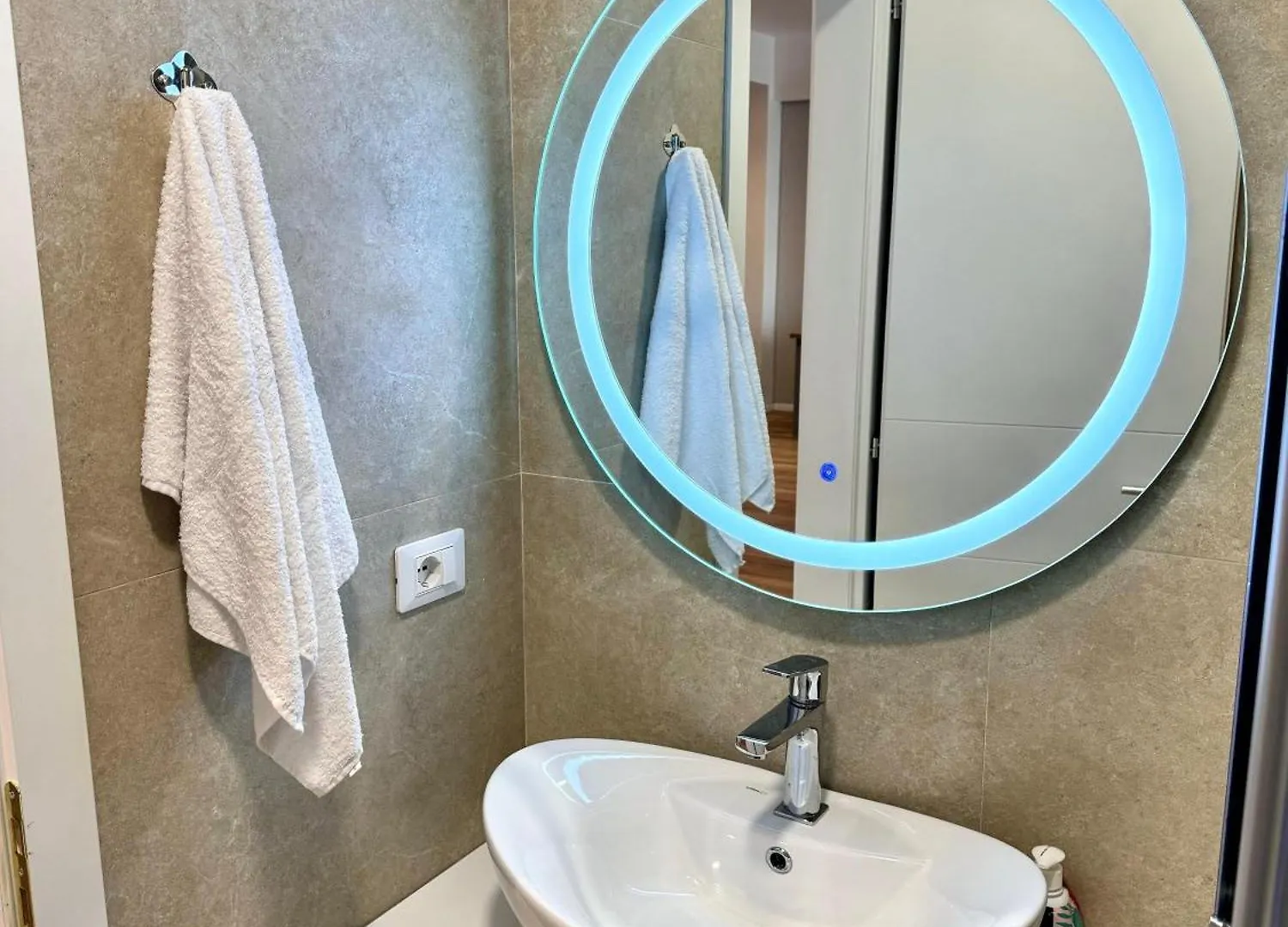 Tirana Central Golden Apartment Албания