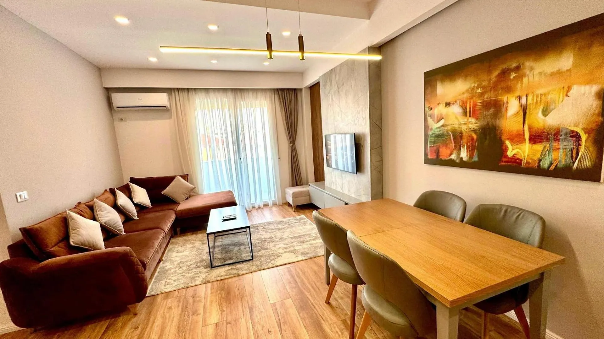 Tirana Central Golden Apartment 0*,  Albania